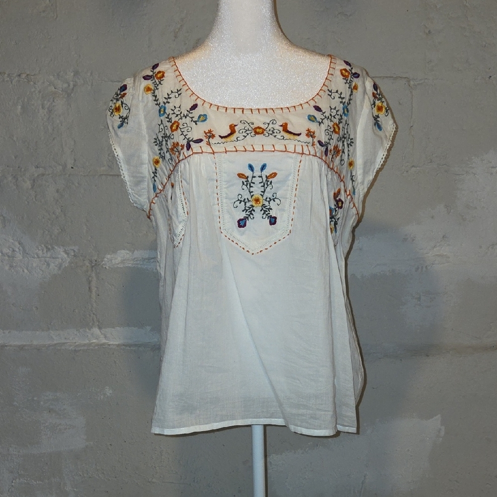 Bila White Embroidered Floral Blouse